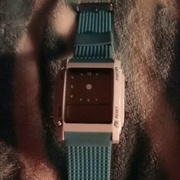 FIGARO Couture Digital Watch - Picture 4 of 4